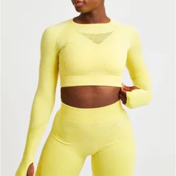 AYBL seamless long sleeve crop top yellow size medium with cut outs - Picture 3 of 7